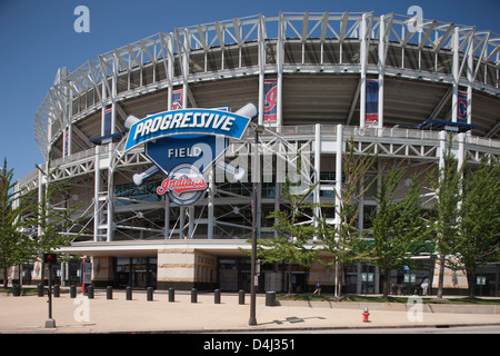 Campo progressiva segno (©PROGRESSIVE CORP 2008) Cleveland Indians Baseball Stadium (©HOK Sport 2016) downtown Cleveland Ohio USA Foto Stock