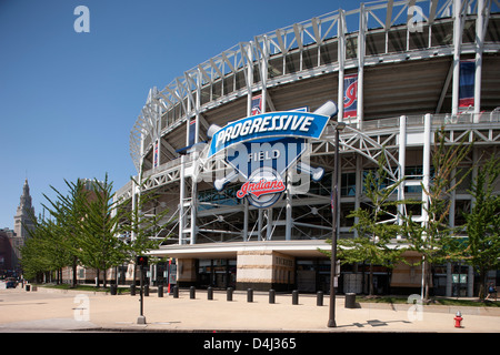 Campo progressiva segno (©PROGRESSIVE CORP 2008) Cleveland Indians Baseball Stadium (©HOK Sport 2016) downtown Cleveland Ohio USA Foto Stock