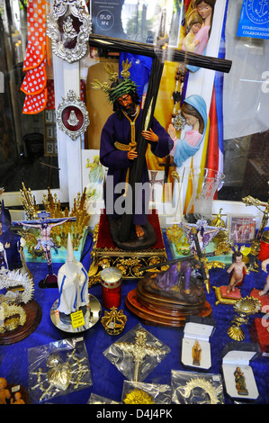 Figurine di religiosi in vetrina a Jerez de la Frontera, Andalusia Spagna Foto Stock