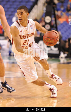 Marzo 14, 2013 - Greensboro, NC, Stati Uniti - Marzo 14, 2013: North Carolina Tar Heels avanti Jackson Simmons #21 durante il NCAA pallacanestro tra il North Carolina Tar Heels e North Carolina State Wolfpack a Greensboro Coliseum di Greensboro, NC. Foto Stock