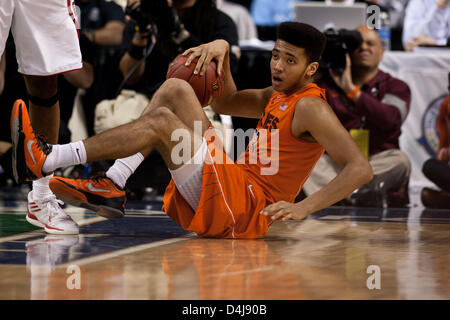 Marzo 14, 2013 - Greensboro, Nord Carolina, Stati Uniti d'America - 14 Marzo 2013: Virginia Tech avanti legno Marshall (33) La Corte durante il Virginia Tech vs North Carolina State game al 2013 ACC di pallacanestro degli uomini nel torneo di Greensboro, NC a Greensboro Coliseum il 14 marzo 2013. North Carolina State sconfitte Virginia Tech 80-63. Foto Stock