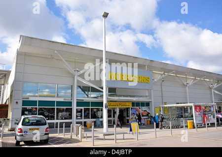 Morrisons supermercato, la buccia centro, Skimped Hill, Bracknell, Berkshire, Inghilterra, Regno Unito Foto Stock