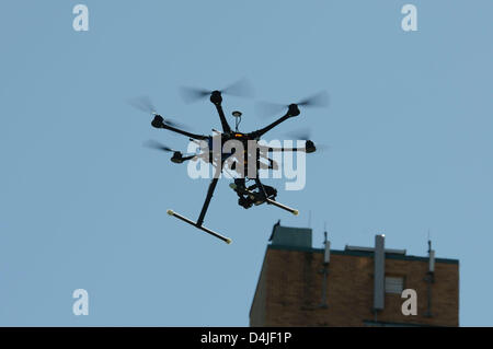 Austin, Texas, Stati Uniti d'America. 13 marzo 2013. Demo Vicland un drone al SXSW. (Immagine di credito: credito: Beth Stirnaman/ZUMAPRESS.com/Alamy Live News) Foto Stock