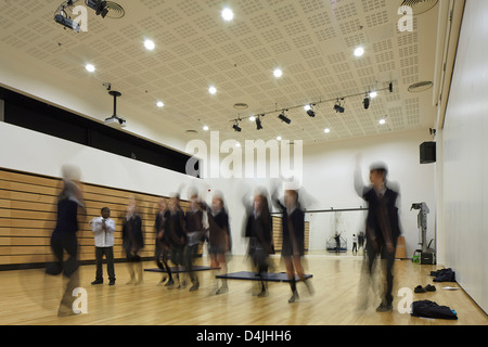 Stanley Park High School, Sutton, Regno Unito. Architetto: Haverstock Associates LLP, 2012. Multifunctional sport- ed eseguire Foto Stock