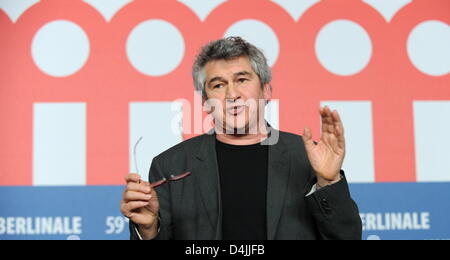 Direttore britannico Richard Loncraine mostrato durante la conferenza stampa del suo film "La mia prima e unica? Al 59° Festival Internazionale del Cinema di Berlino a Berlino, Germania, 12 febbraio 2009. Il film corre in concorrenza, per un totale di 18 film competere per la Silver e Golden orsi del 59th Berlinale. Foto: Joerg Carstensen Foto Stock