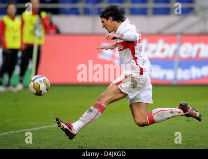 Stoccarda?s Mario Gomez visto in azione durante la Bundesliga partita di Calcio Hannover 96 vs VfB Stuttgart a AWD Arena di Hannover, Germania, 14 febbraio 2009. La partita si è conclusa in un 3-3 disegnare. Foto: Jochen Luebke Foto Stock