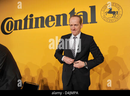 CEO di Continental AG, Karl-Thomas Neumann, è raffigurato durante il fornitore di automobili?s saldo conferenza stampa a Hannover, Germania, 19 febbraio 2009. Continental scivolato nel rosso dello scorso anno. Conti raggiunto un 2008 pieno anno risultato negativo di 1,12 miliardi di euro, mentre nel 2007 la società ha realizzato oltre 1,02 miliardi di euro. Foto: Jochen Luebke Foto Stock