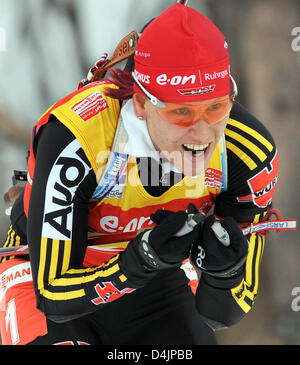 Biatleta tedesca Kati Wilhelm è raffigurato in azione durante le donne?s 12,5 chilometri massa evento di inizio dei Campionati Mondiali di Biathlon in Pyeongchang, Corea del Sud, 22 febbraio 2009. Foto: Martin Schutt dpa Foto Stock