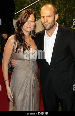 Attore Jason Statham e la sua fidanzata Alex Zosman arrivano al Vanity Fair Oscar Party al tramonto le torri in West Hollywood, Los Angeles, Stati Uniti d'America, Domenica, 22 febbraio 2009. Foto: Hubert Boesl Foto Stock