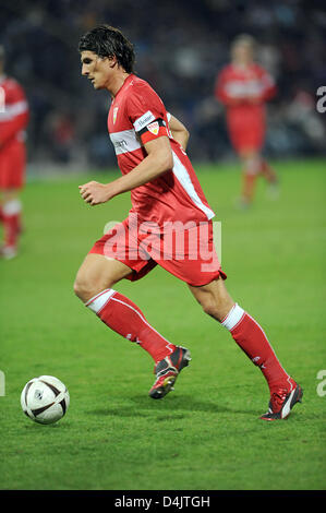 Stoccarda?s Mario Gomez visto in azione durante la Bundesliga soccer match SC Karlsruhe vs VfB Stoccarda al Wildparkstadion ?? A Karlsruhe, Germania, 01 marzo 2009. Foto: Uli Deck Foto Stock