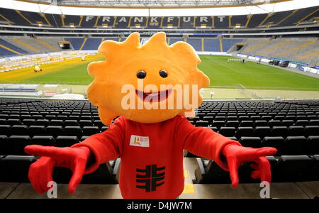 ?Struwwel?, la mascotte del internazionale tedesco Ginnastica Festival 2009, è raffigurato a margine di una conferenza stampa sulla terrazza di ?Commerzbank Arena? In Francoforte sul Meno, Germania, 04 marzo 2009. La mascotte?s nome è derivato da Heinrich Hoffmann?s bambini?s book ?Shock-guidato Pietro?. Il festival avrà luogo dal 31 maggio fino al 05 giugno 2009 a Francoforte sul Meno. Una spec. Foto Stock