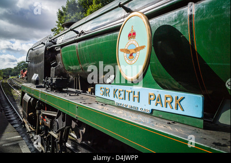 Restaurato locomotiva a vapore 'Sir Keith Park' mostra RAF Battaglia di Bretagna crest Foto Stock