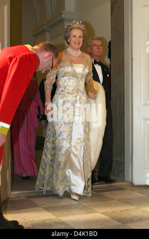 La principessa Benedikte di Danimarca arriva per una cena presso il palazzo di Christiansborg a Copenhagen, in Danimarca, il 17 marzo 2009. La Regina Margrethe II di Danimarca e Henrik, il Principe Consorte aveva invitato alla sera. Foto: Albert Philip van der Werf (PAESI BASSI) Foto Stock
