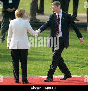 Il cancelliere tedesco Angela Merkel il Primo Ministro Ferenc Gyurcsany a 2009 Vertice NATO di Kehl, Germania, 04 aprile 2009. Il trattato?s sessantesimo anniversario summit 2009 avviene a Baden-Baden e Kehl, Germania e Strasburgo (Francia) il 03 e 04 aprile 2009. Foto: RONALD WITTEK Foto Stock