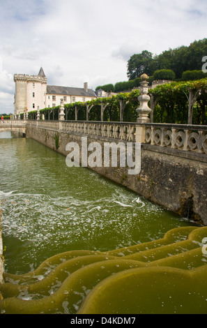 Chateau e canal, Villandry, Indre-et-Loire, Francia Foto Stock