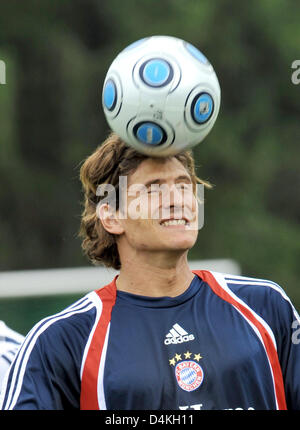 Mario Gomez della Bundesliga tedesca club di calcio Bayern Monaco visto in azione durante una sessione di formazione presso il club?s training camp Donaueschingen, Germania, 22 luglio 2009. Foto: Patrick seeger Foto Stock