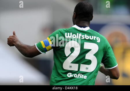 Wolfsburg?s Grafite celebra il suo filo 4-0 obiettivo durante la Bundesliga partita di calcio VfL Wolfsburg vs TSG 1899 Hoffenheim a Volkswagen-Arena a Wolfsburg, in Germania, il 2 maggio 2009. Wolfsburg ha vinto 4-0. Foto: JOCHEN LUEBKE (ATTENZIONE: periodo di bloccaggio! Il DFL permette l'ulteriore utilizzazione delle immagini nella IPTV, servizi di telefonia mobile e altre nuove tecnologie solo due ore dopo la fine del Foto Stock