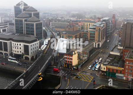 Dublino, Irlanda - Marzo 07, 2013: Antenna shot del centro della città di Dublino su un tipico giorno nebbiosi. Foto Stock