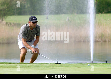 Siamo ski racer Bode Miller raffigurata sul campo da golf di Zell am See, Austria, 15 maggio 2009. Bode Miller partecipa al UVEX &Sci Golf Campionati del Mondo 2009 che avvengono in Zell am See dal 14 maggio fino al 17 maggio 2009. Il concorso è composto da un slalom gigante e due round di golf. Foto: Karl-Josef Hildenbrand Foto Stock