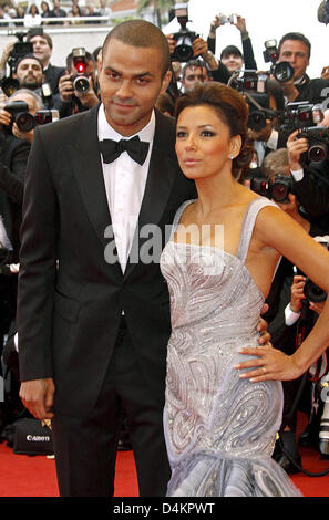 L'attrice Eva Longoria-Parker e il marito Tony Parker arriva per la vagliatura di gala del film "Stella luminosa? In esecuzione in concorrenza della 62a Cannes Film Festival di Cannes, Francia, 15 maggio 2009. Foto: Hubert Boesl Foto Stock