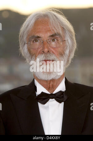 Regista austriaco Michael Haneke pone per fotografi dopo aver ricevuto la Palme d?o Award per il suo film ?il nastro bianco? Della 62a Cannes Film Festival di Cannes, Francia, 24 maggio 2009. Foto: Hubert Boesl Foto Stock