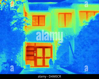 Immagine termica di case sulla strada di città Foto Stock