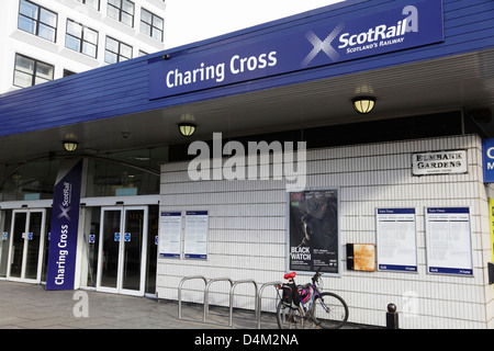 Ingresso alla stazione ferroviaria Charing Cross Scotrail sui giardini Elmbank nel centro di Glasgow, Scozia, Regno Unito Foto Stock