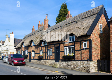 Case in paglia sulla Piazza del Mercato di Market Bosworth, Leicestershire, East Midlands, Regno Unito Foto Stock