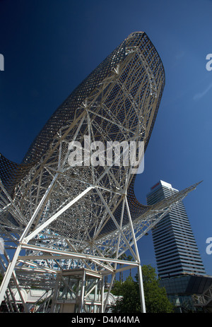 Barcelona, Spagna, avente la forma di un pesce di scultura di Frank Gehry Foto Stock