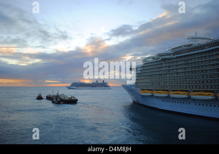 Navi da Crociera in Philipsburg, St Maarten Foto Stock