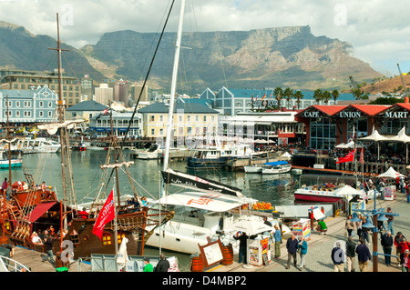 La Montagna della Tavola da V & A Waterfront, Città del Capo, Western Cape, Sud Africa Foto Stock