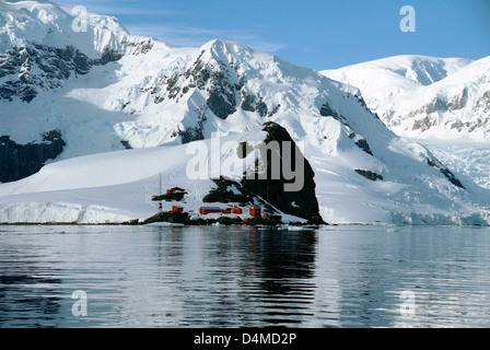 Abbandonato a base Almirante Brown, Paradise Bay, Penisola Antartica Foto Stock