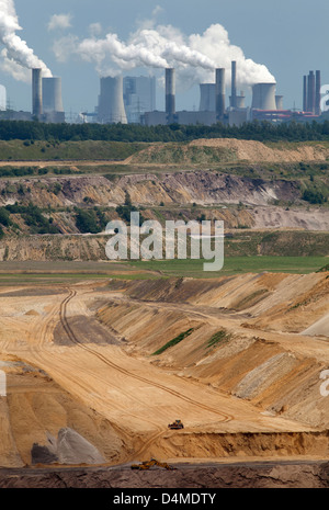 Grevenbroich, Germania, RWE lignite grande centrale elettrica a lignite Neurath Garzweiler di data mining Foto Stock