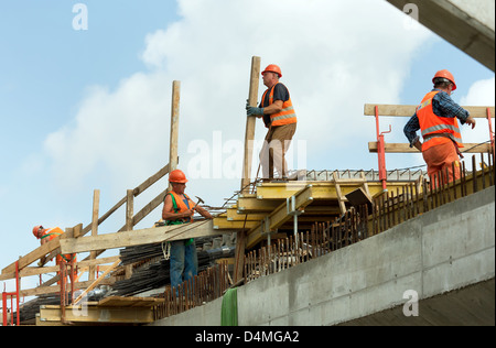 Wroclaw, Polonia, la costruzione di un ponte per un bypass road Foto Stock