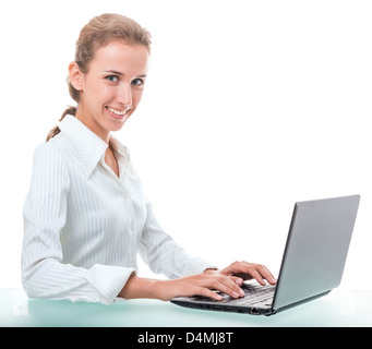 Giovane donna in ufficio wear. La figura è isolato su uno sfondo bianco con il tracciato di ritaglio Foto Stock