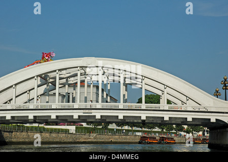 La Elgin ponte che attraversa il fiume Singapore. Foto Stock