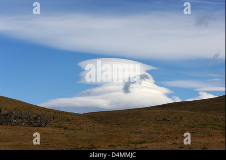 Nuvole lenticolare. Parco Nazionale di Torres del Paine, Repubblica del Cile Foto Stock