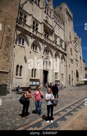 Place de l'Hotel de Ville, Palais des Archeveques (gli Arcivescovi Palace) Narbonne, Aude, Francia. Foto Stock