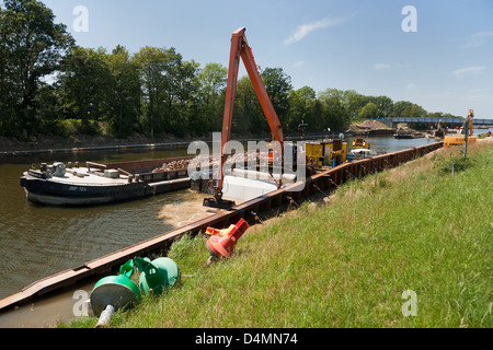 Langwedel, Germania, dragaggio del canale sfioratore Langwedel Foto Stock