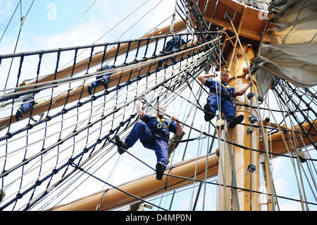 Officer candidati a bordo della barca Eagle Foto Stock