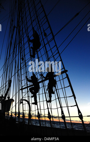 Officer candidati a bordo della barca Eagle Foto Stock