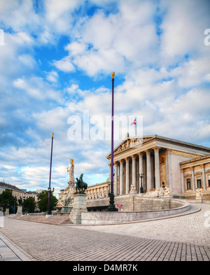 Parlamento austriaco edificio (Hohes Haus) a Vienna al mattino presto Foto Stock