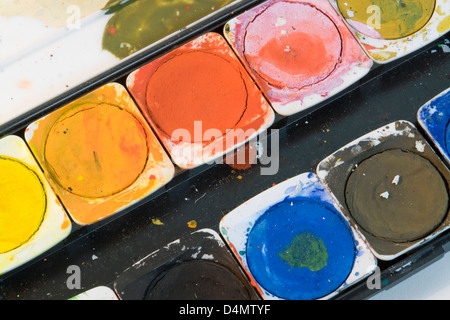 Dettaglio shot che mostra un usato serie di acquerelli Foto Stock