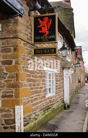 Il Pub Red Lion in Crick , Northampton Foto Stock