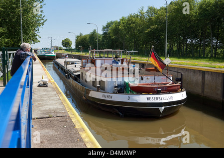 Langwedel, Germania, nave lock sul canale di bloccaggio Langwedel Foto Stock