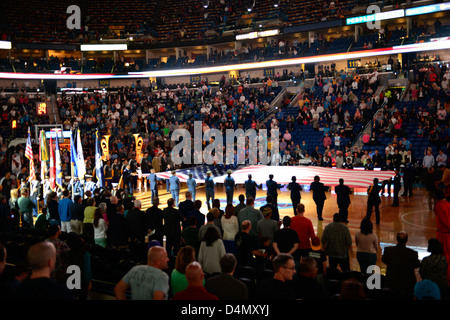 New Orleans Arena apprezzamento militare di notte Foto Stock