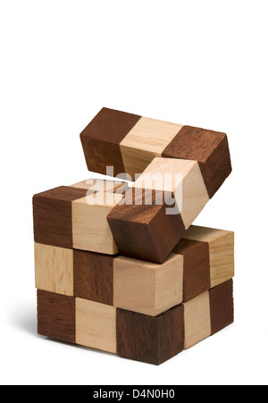 Studio fotografico di un di legno 3D-puzzle in bianco indietro Foto Stock