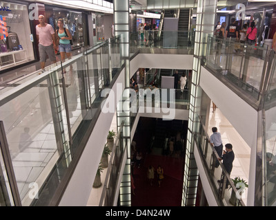 Shopping Mall in Av. Santa Fe, Buenos Aires, Argentina Foto Stock