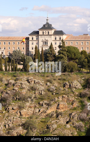 Maglione Milare Di Colore Cachi Con Il Segno Dell'eserco Ed Il Coltello Di Kombat Image69896270 - Foto 7