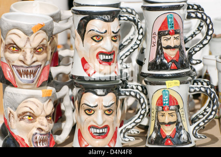 Tazza Souvenir Vlad Drakula, Transilvania, Brașov, Romania Foto Stock
